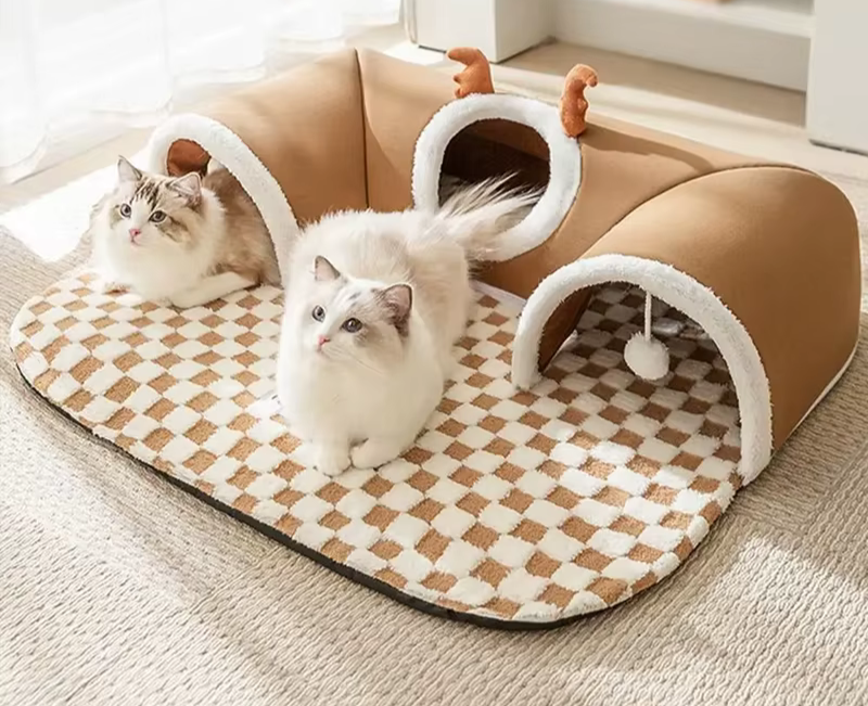 Multifunktionales Katzenbett mit Tunneln und Checkerboard